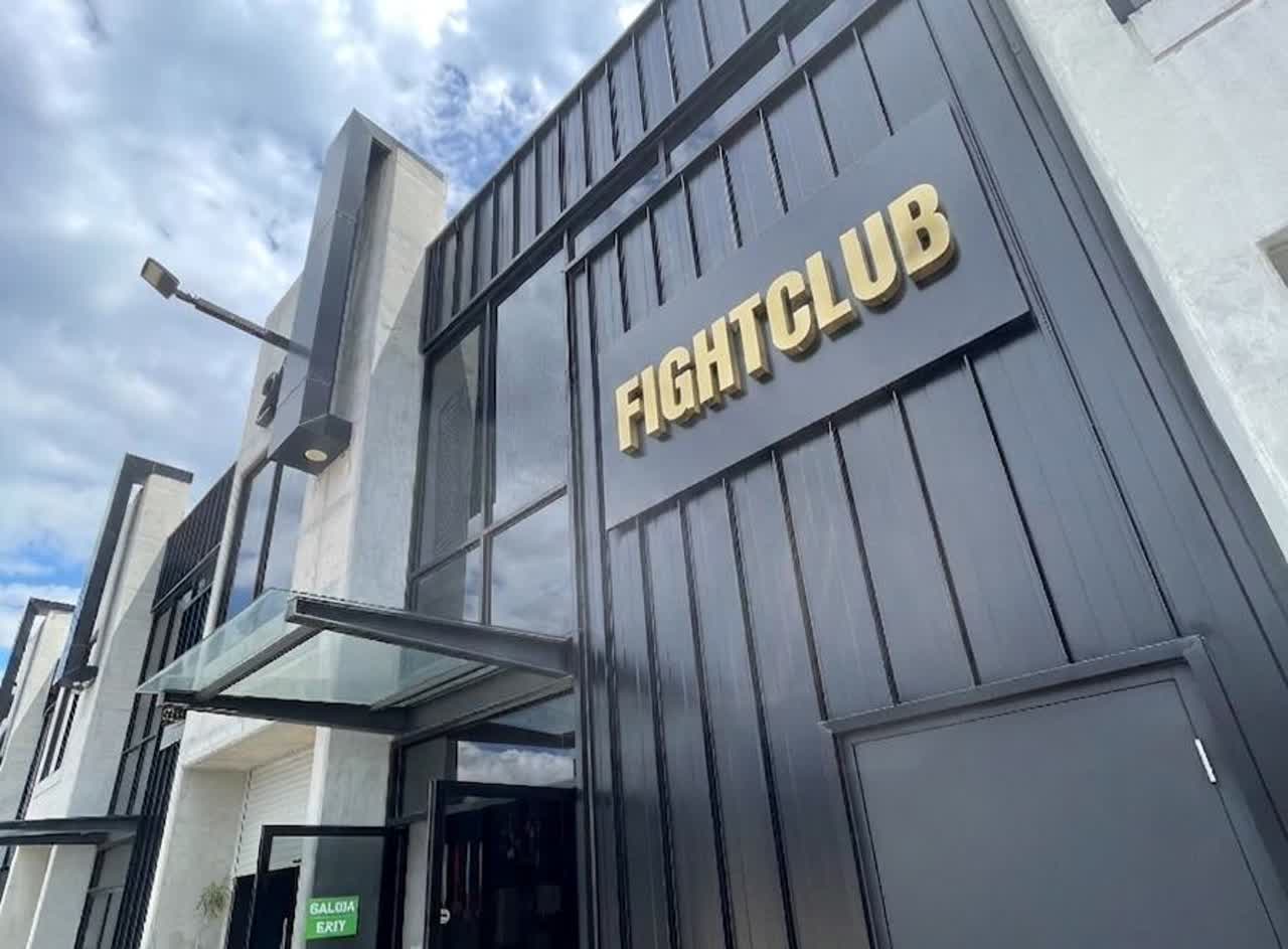 Fachada de Fight Club Escazú, en Guachipelín